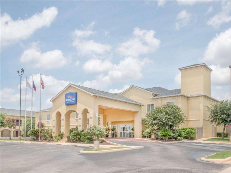 Baymont By Wyndham Pearsall Esterno foto