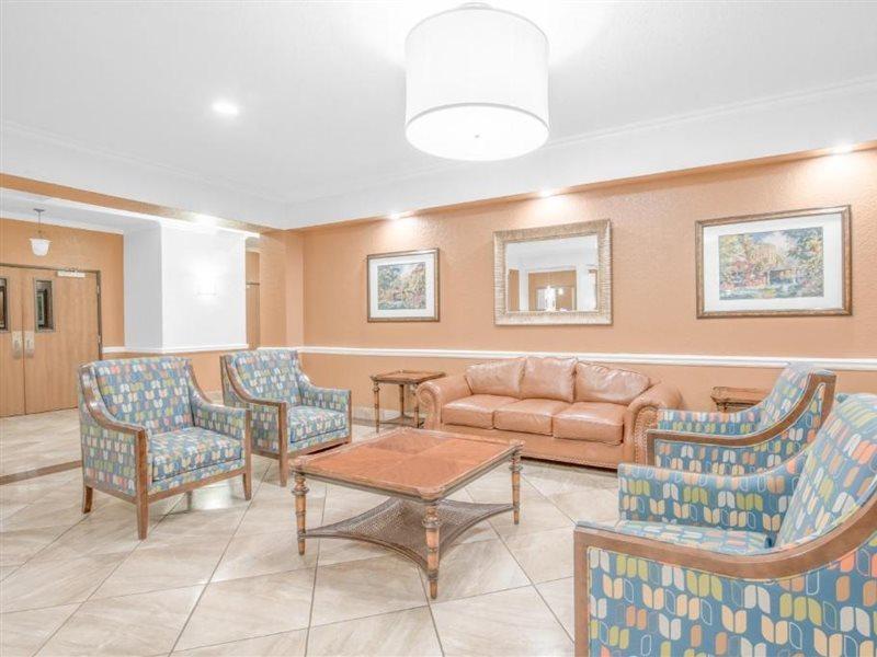 Baymont By Wyndham Pearsall Esterno foto