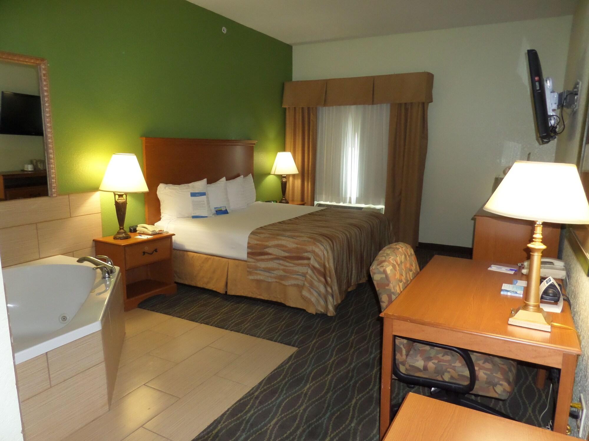 Baymont By Wyndham Pearsall Esterno foto