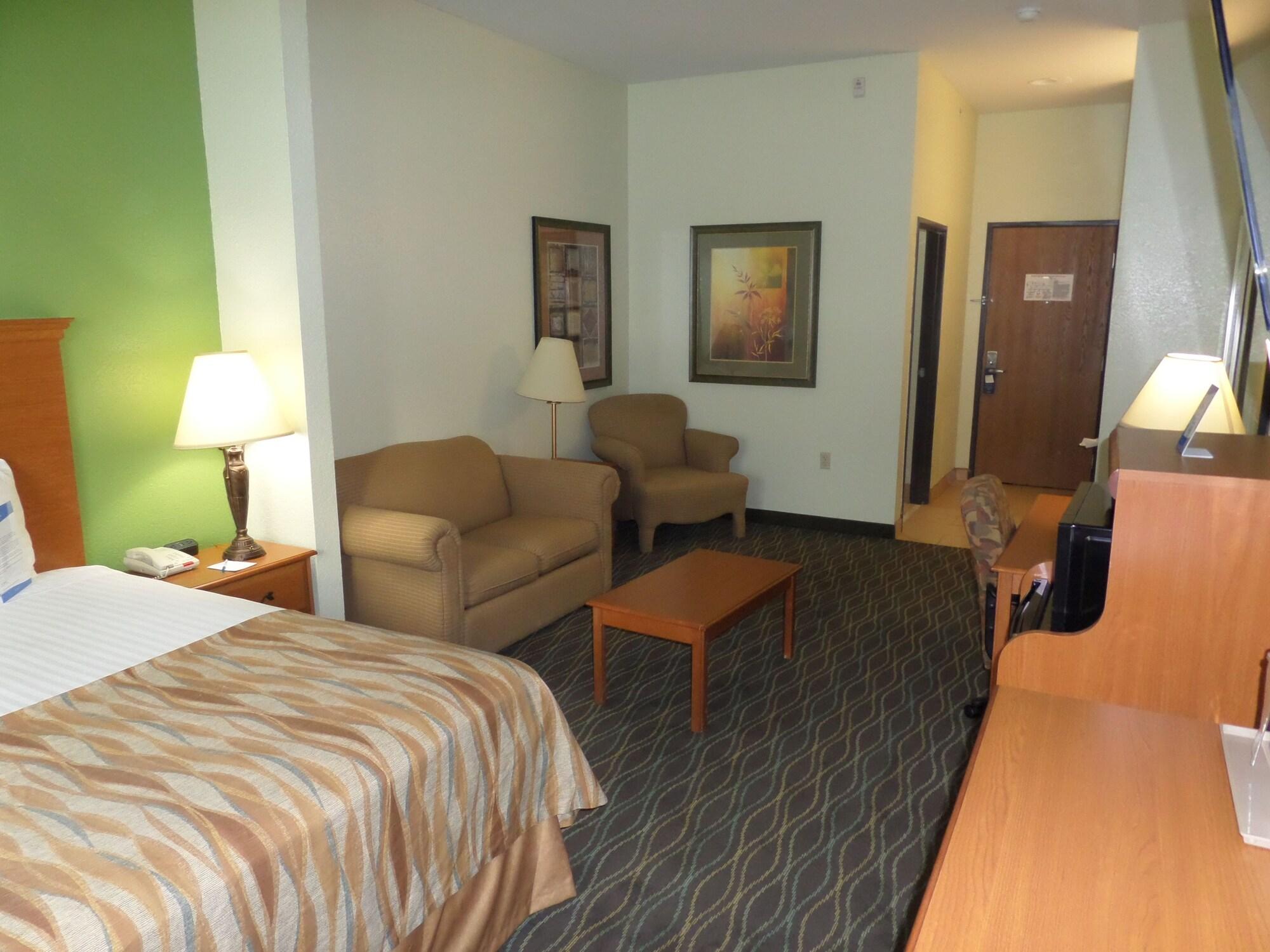 Baymont By Wyndham Pearsall Esterno foto