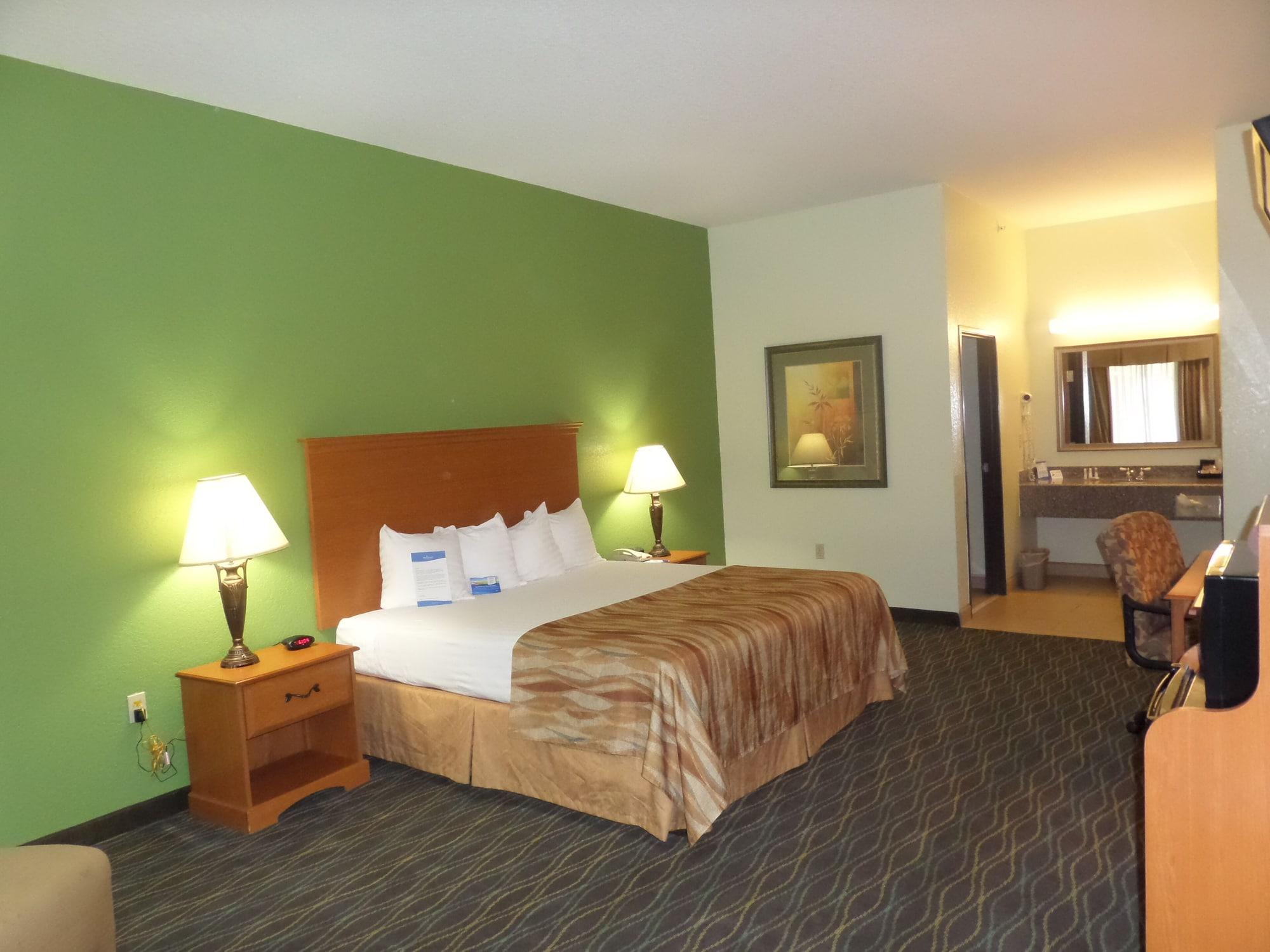 Baymont By Wyndham Pearsall Esterno foto