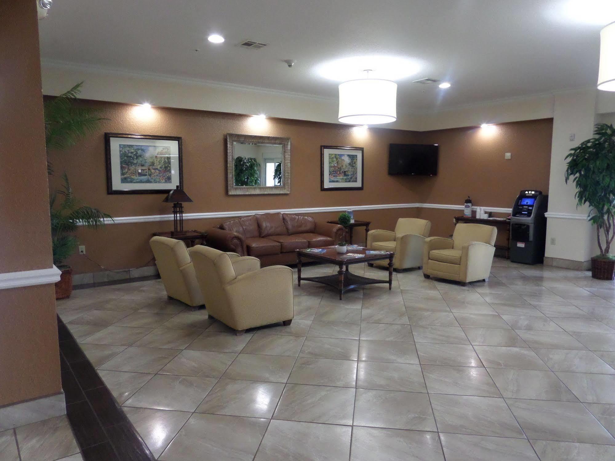 Baymont By Wyndham Pearsall Esterno foto