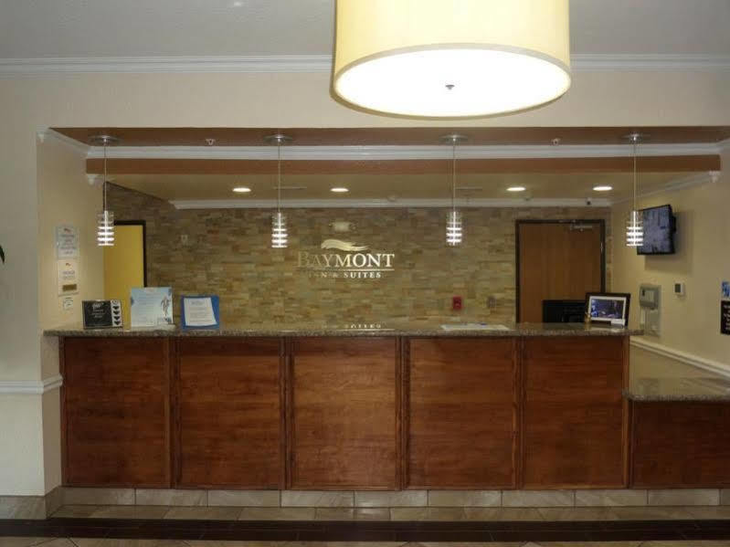 Baymont By Wyndham Pearsall Esterno foto